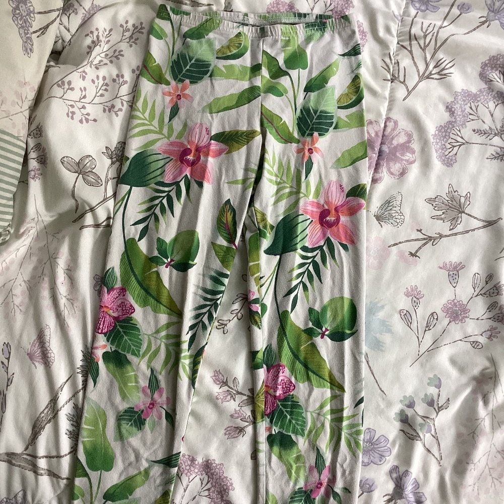 Old navy floral Bermuda style leggings